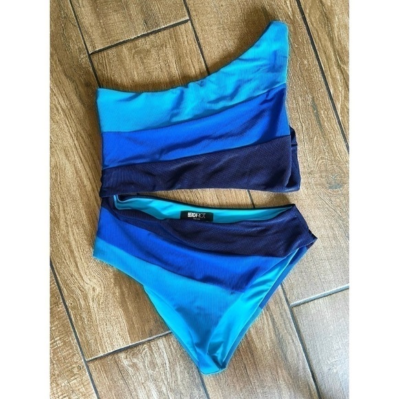 New Beach Riot One Piece - Picture 2 of 4